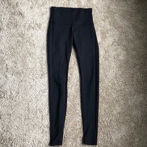 Lululemon black wunder under size 6
